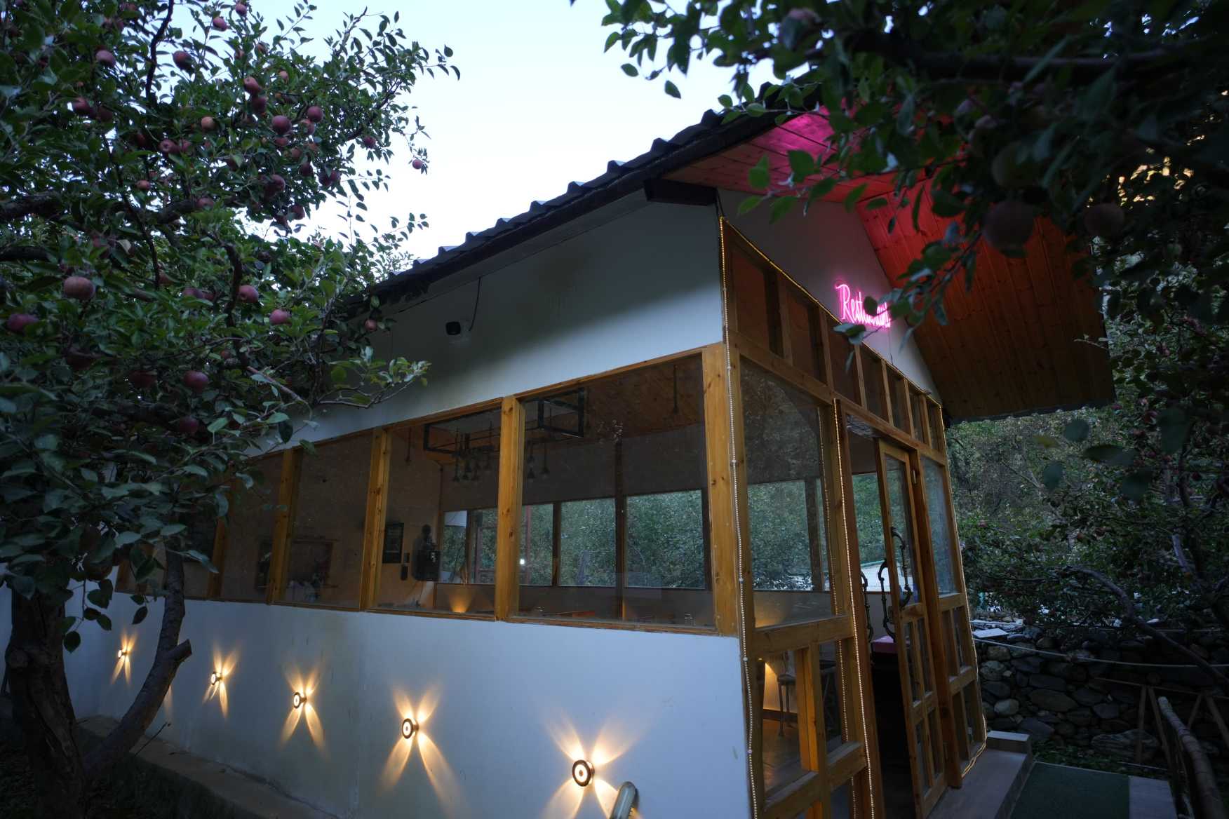 Welcome to Nine Apple Resort